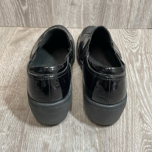 Clarks Grasp Chime Clogs Black Patent Slip Resistant Work Shoes 8M - Picture 4 of 15